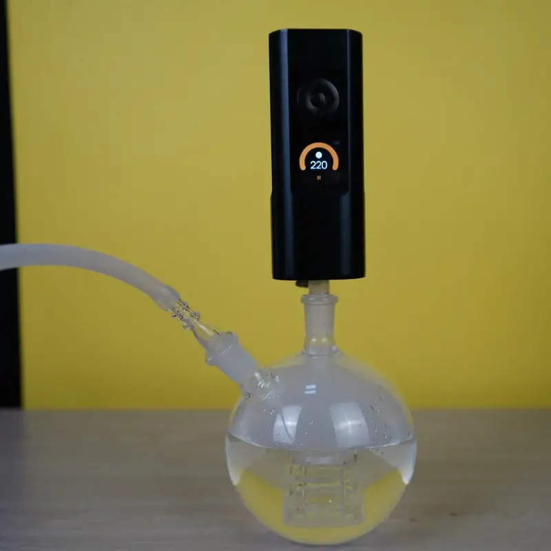 Arizer Solo 3 Displaying Inversion Display Attached to a Bubbler